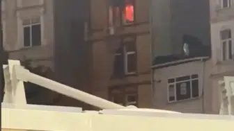 Havai fişek kutlaması bir ailenin evini kül etti