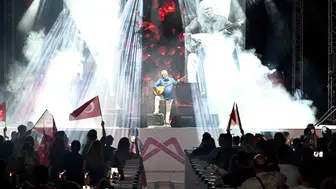 Silifke'de Zafer Bayramı coşkusu Onur Akın ile zirveye taşındı