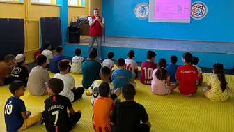 Erzincanlı genç sporculara gönüllülük ve yardım eğitimi verildi