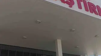 Hatay’da çatıda intihara kalkışan vatandaşı karpuz ikna etti
