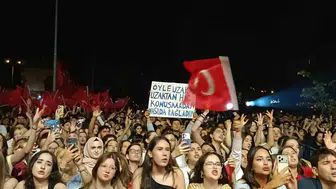 Edirne'de Zafer Bayramı coşkusu Göksel ile zirveye taşındı