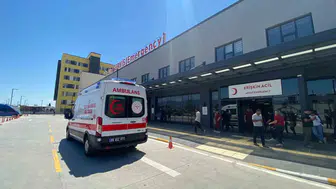 Aydın trafiğinde mendil satan kadın kamyonet altında kalarak can verdi