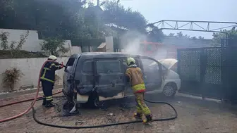 Hatay Payas’ta park halindeki minibüs küle döndü