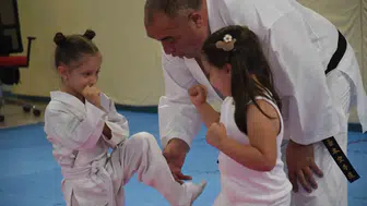 Yenikent’in çocukları karate ile disiplin kazanıyor