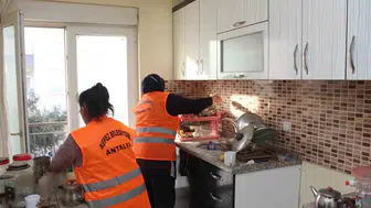 Kepez Belediyesi evde sağlık hizmetiyle binlerce vatandaşın hayatını kolaylaştırıyor