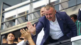 Büyükakın tribünden izledi, Kocaelispor'u kutladı