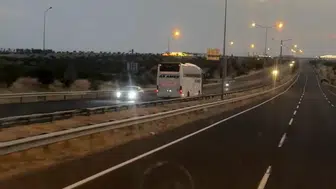 Şanlıurfa otobanında yolcu otobüsü ters şeride girdi