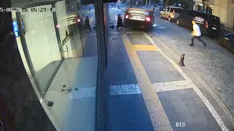 Akçaabat'ta kontrolden çıkan otomobil takla atarak ters döndü