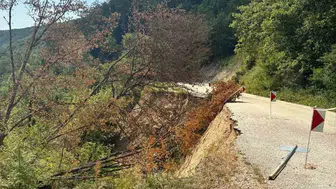 Bolu'da heyelan yolu kapattı Abant'a ulaşım hala sağlanamıyor