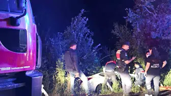 Kastamonu yolunda sürücü virajı alamayınca kaza yaptı