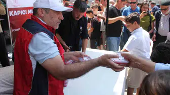 Konya’da asırlık vakıf geleneği karpuz ikramıyla yaşatıldı