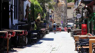 Antalya Kaleiçi geceleri 500 kişilik nüfusunu 50 bine taşıyor