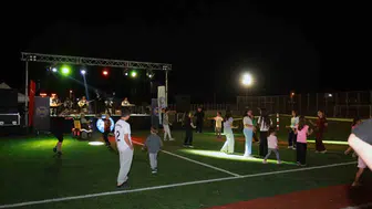 Belediye çalışanlarından oluşan Grup Şantiye sahneyi mahalleye kurdu