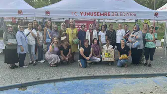 Manisalı kadınların el emeği tasarımları gece pazarında görücüye çıktı