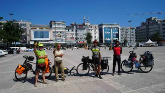 İranlı akademisyenler bisikletle Samsun'a ulaştı