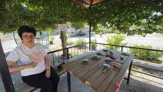Muhtarlık önünde karpuz keyfi pahalıya patlayabilir