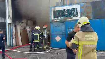 Bursa'da bir koltuk imalathanesinde büyük yangın paniği
