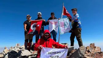 Sökeli sağlıkçılar Erciyes zirvesinde organ bağışına dikkat çekti