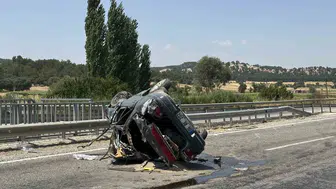 Uşak yolunda aile faciası Otomobil takla attı