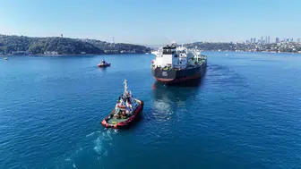 Karadeniz’de dev petrol tankerine insansız hava aracıyla saldırı