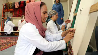 Van'da kaybolmaya yüz tutan dokuma sanatı yeniden tezgahta