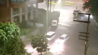 Çarşamba’da sağanak hayatı felç etti