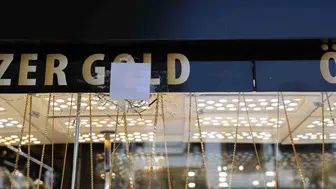 Sur'da esnafa silahlı gözdağı
