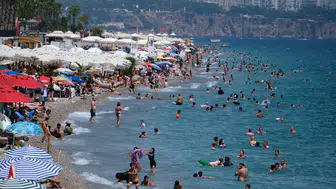 Antalya’da nemli hava bunaltıyor