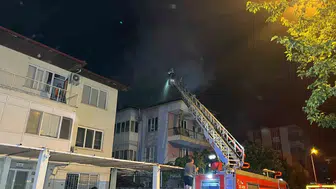 Bucak’ta gece yarısı apartman yangını paniği