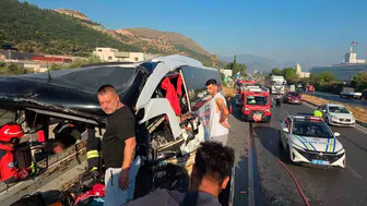 Milas yolunda otobüs faciası 2 can kaybı 18 yaralı