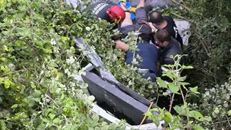 Terme'de sabah kazası Otomobil araziye yuvarlandı, sürücü yaralı kurtarıldı