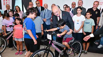 Denizli’de çocuklara bisiklet sürprizi