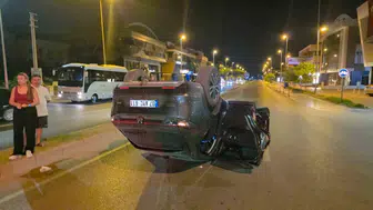 Antalya'da gece yarısı dehşeti: Kontrolden çıkan otomobil takla attı