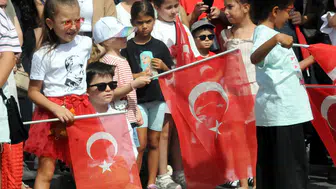 Trakya'da 30 Ağustos coşkusu: Minik Alisya protokole eşlik etti, Gazi Tümgeneral'e sevgi seli
