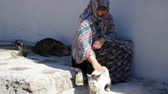 Bayburtlu Hatice teyze 10 yıllık dostuna veda etti