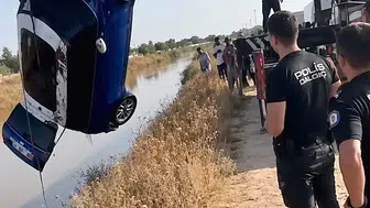 Şanlıurfa'da dereye sürüklenen otomobilin sürücüsü hala bulunamadı