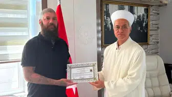 Manavgat'ta tatil yapan Macar turist, Kur'an okuyunca Müslüman oldu