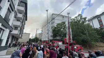 Avcılar'da Öğle Saatlerinde Başlayan Alevler Kısa Sürede İki Binayı Sardı