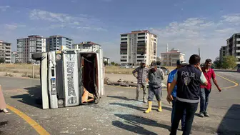 Elbistan’da kamyon ve minibüs çarpıştı 2 yaralı