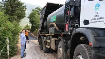 Sinop Tangal köyünde yol yenileme mesaisi