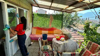 Evde bakımda çalışan ekipler Denizli'de kapı kapı geziyor
