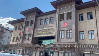Doktor numarası yapıp aynı arabayı iki kez satmaya çalıştı