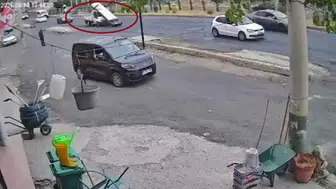 Diyarbakır'da demir yüklü kamyonet yola saçıldı