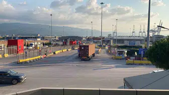 Kocaeli'de liman vinci operatörü görev başındayken yere çakıldı