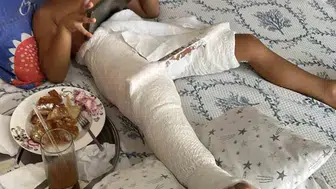 Okul bahçesinde oyun oynayan çocuğun üzerine sabitlenmemiş kale direği devrildi