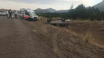 Hastane yolundan dönen sürücü direksiyon başında kontrolü kaybetti