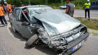 Kastamonu yolunda otomobil ve kamyonet çarpıştı