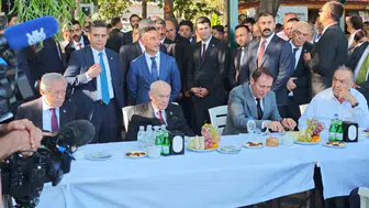 Bahçeli, Malazgirt programı için geldiği Ahlat'ta vatandaşlarla buluştu
