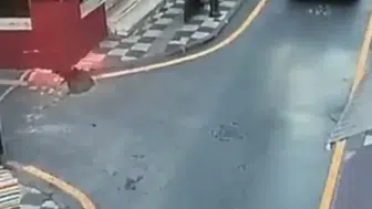 Polisten kaçan sürücü kaldırımda Vali Yardımcısına çarptı