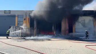 Kayseri'de sanayi sitesindeki sünger atölyesi alevlere teslim oldu